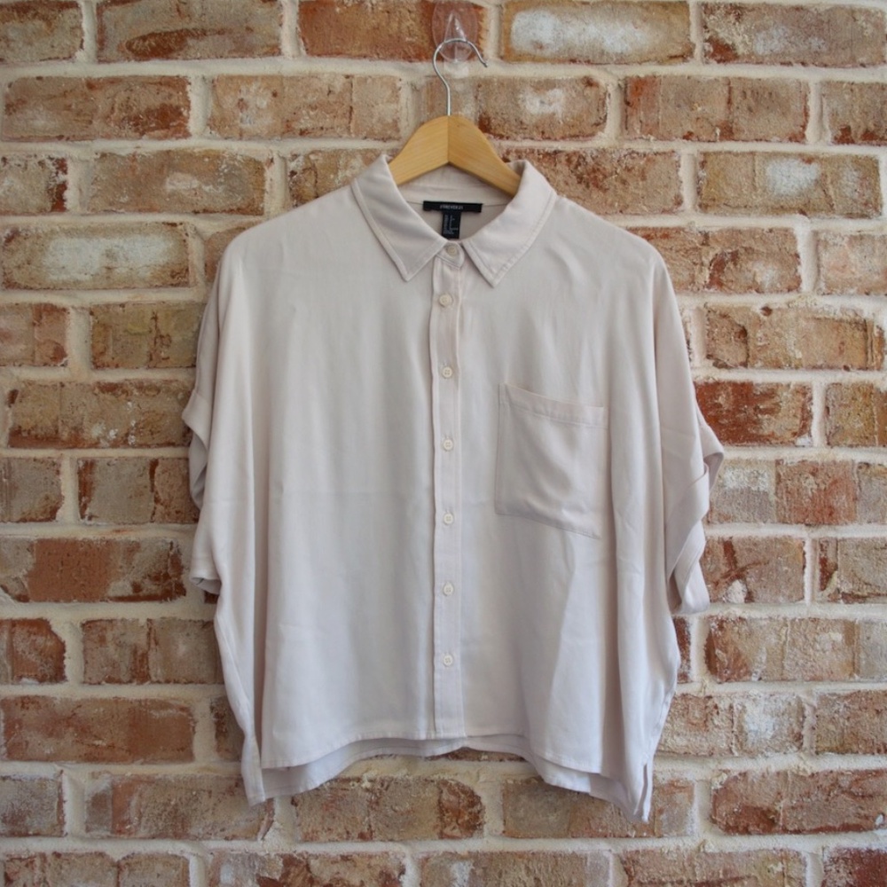 NWOT Forever 21 women's off white crop button up short sleeve top, size S